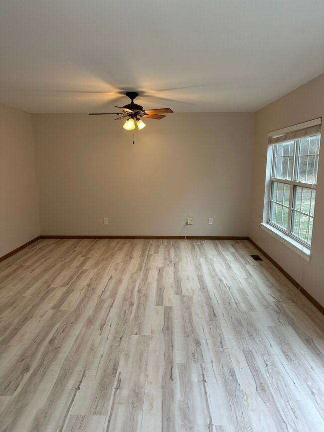 Building Photo - 805 Black Jack Rd