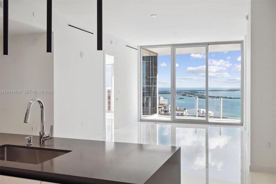 Building Photo - 300 Biscayne Boulevard Way