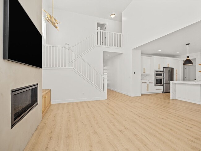 Building Photo - 5 Bed / 3.5 Bath Home in Saratoga Springs – Spacious Living Near Utah Lake