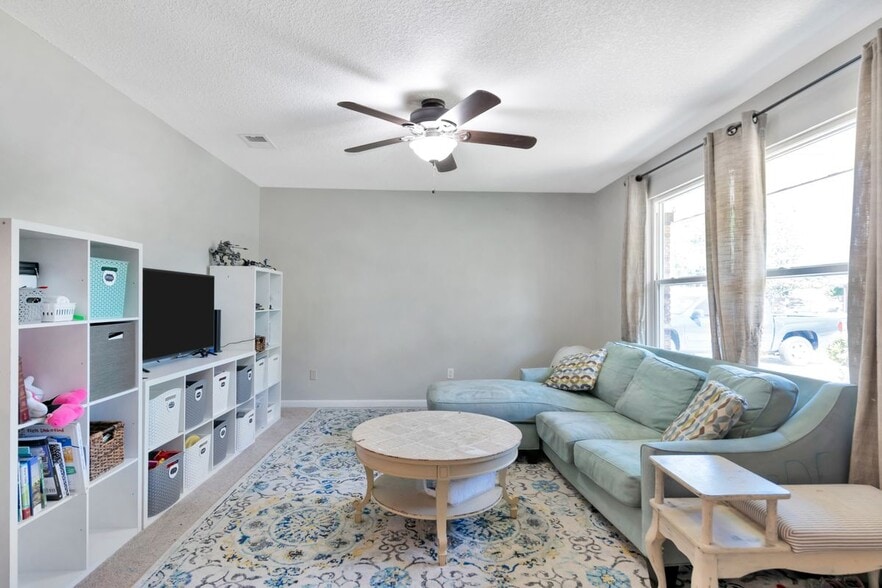 Building Photo - 1126 Coral Dr