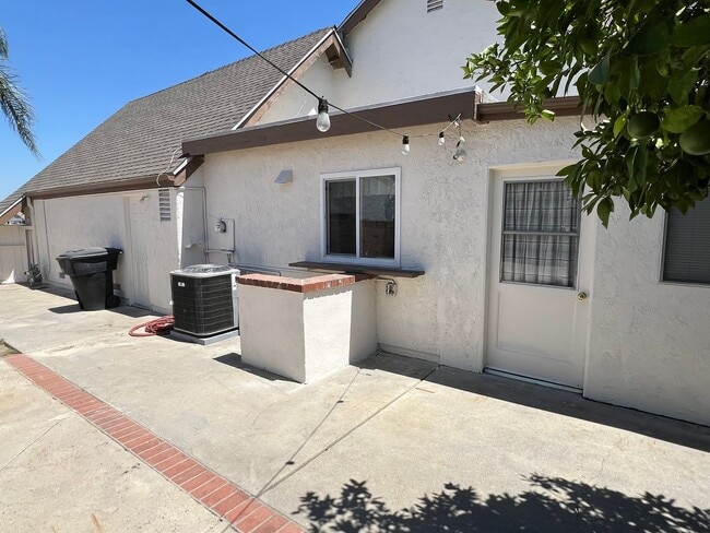 Building Photo - Adorable 3 Bed 2 Bath Home in Anaheim Hills