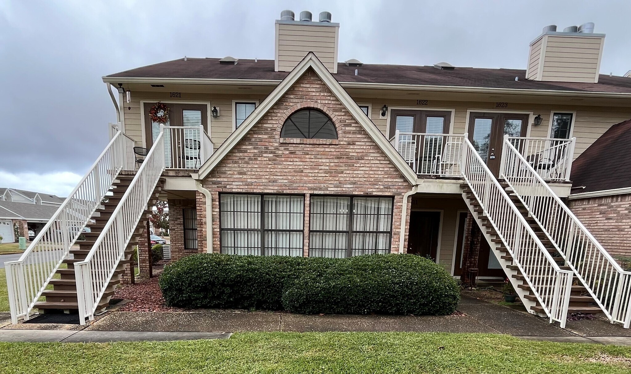 Front View - 5001 Grande Dr