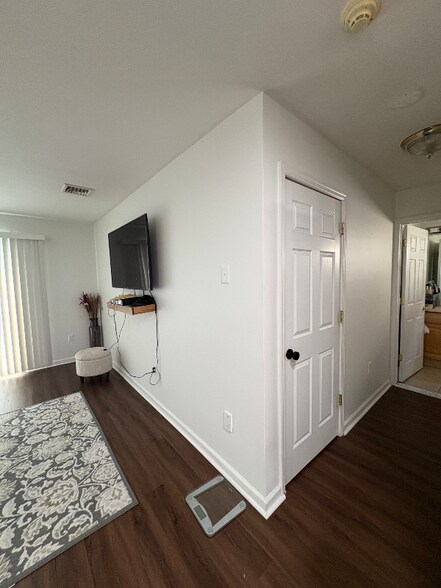 Building Photo - 120 Elmwood Ave