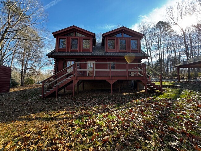 Building Photo - 257 Kim St