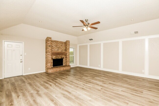 Building Photo - 1913 Green Willow Dr