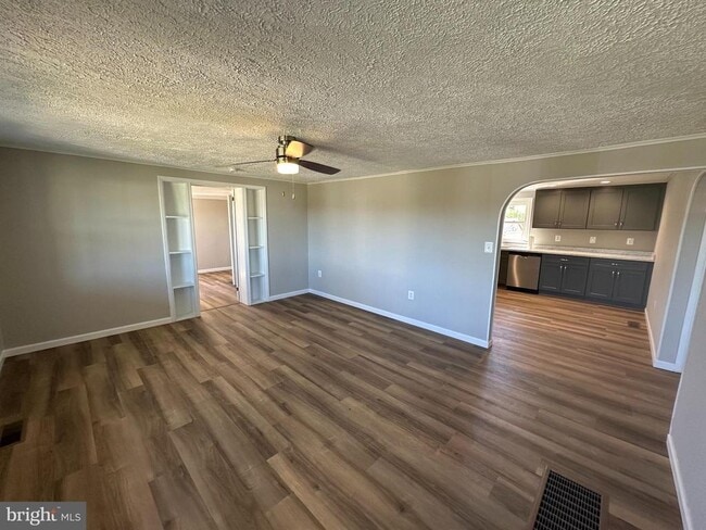 Building Photo - 938 Forrest Dr