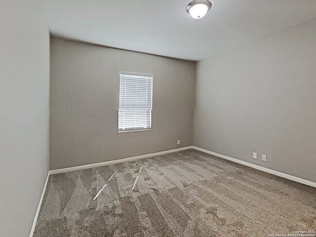 Building Photo - 4950 Hallies Gdn