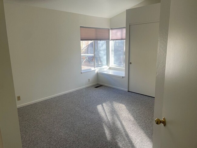 Building Photo - Beautiful Northwest Reno Location!