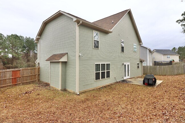 Building Photo - Spacious 4-Bedroom Home with Fireplace in Fayetteville, NC - A Must-See Rental Property!