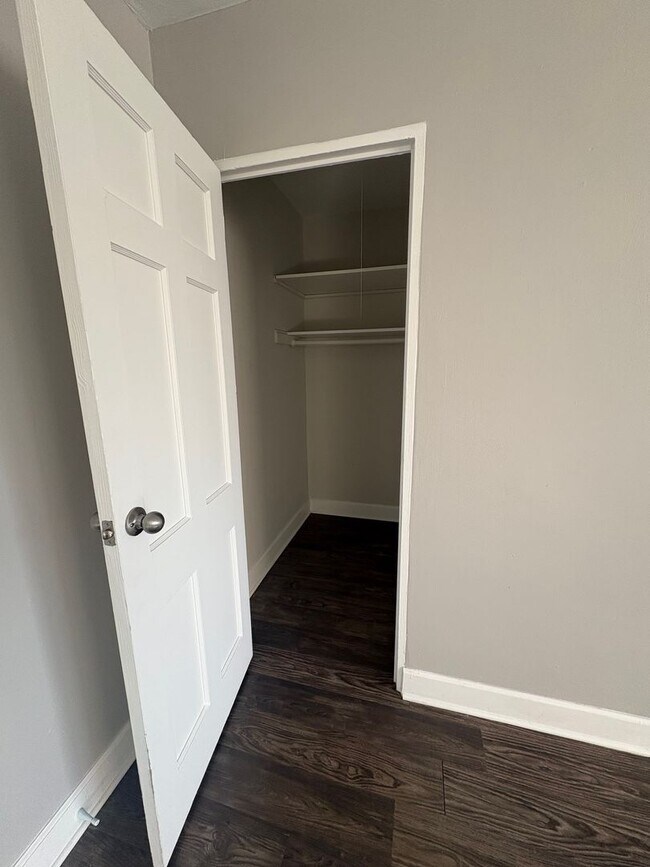 Building Photo - Beautiful Studio Apartment