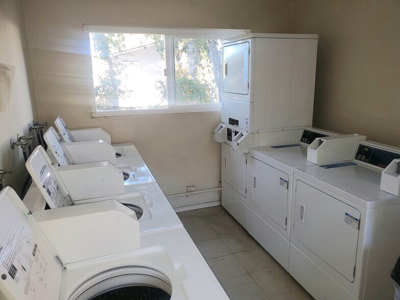 Building Photo - 2616 Alpine Blvd