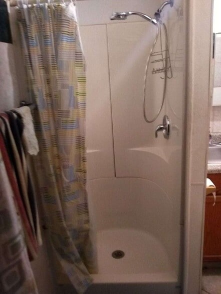 shower - 163 Paoli St