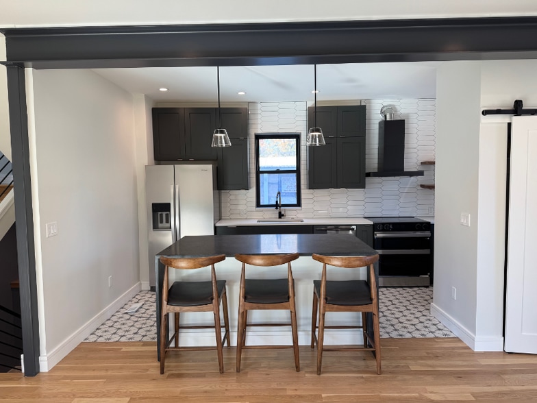 Building Photo - 3527 Clay St