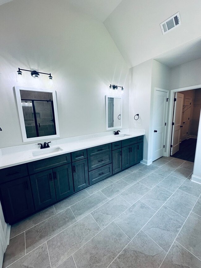Building Photo - 714 Lindsey Brook Tr