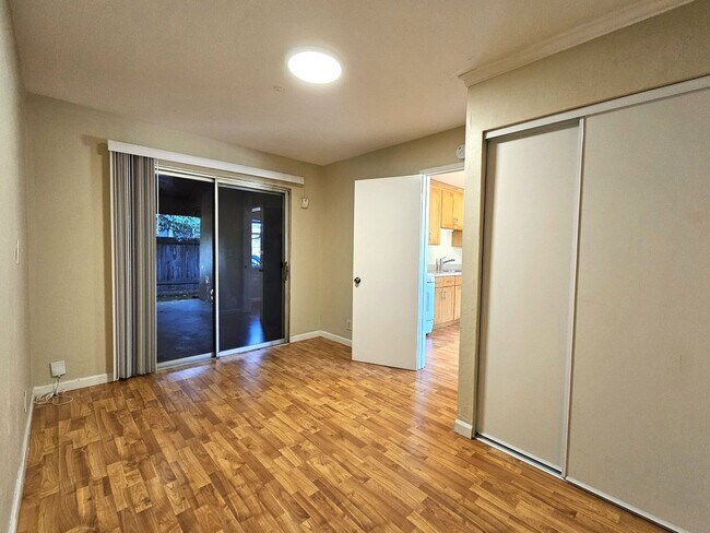 Building Photo - 487 N Rengstorff Ave