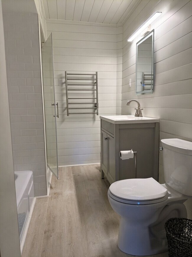 Building Photo - 39846 Shoreline Dr