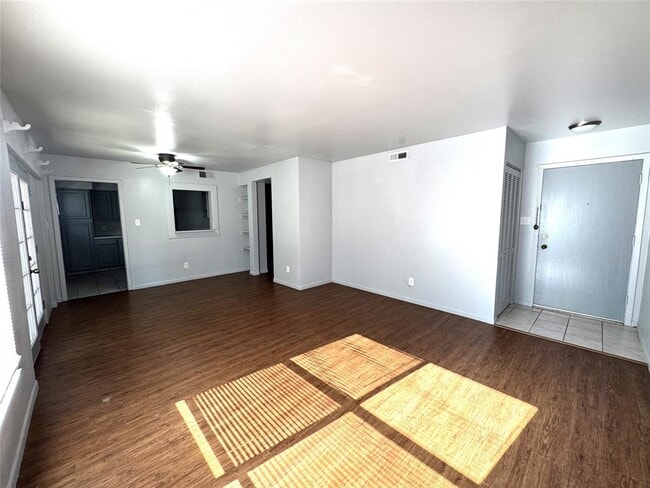 Building Photo - 1130 Bois D'Arc St