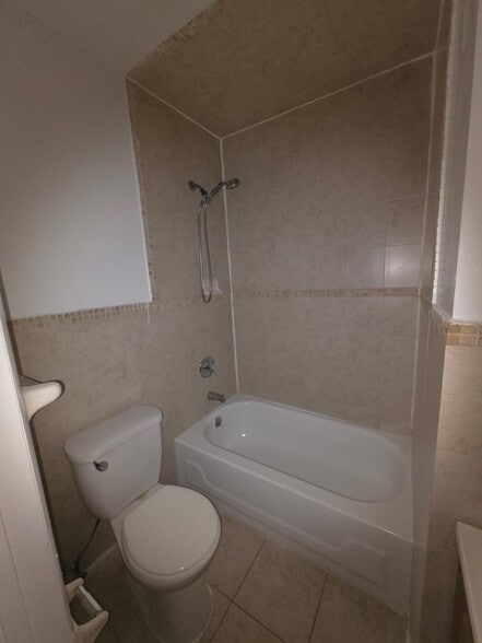 Building Photo - 554 Avenue C