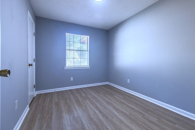 Building Photo - 203 Monroe Ave