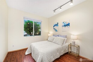 Building Photo - 17827 80th Ave NE