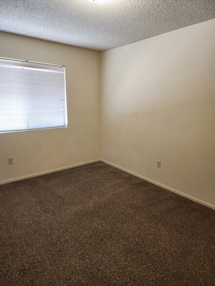 Building Photo - 5913 Auburn Oaks Dr