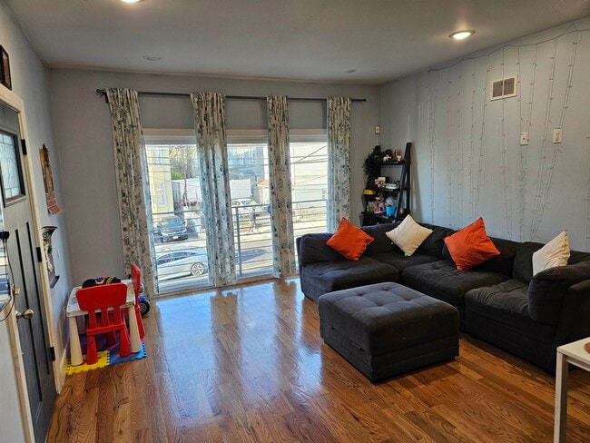 Building Photo - 251 Manhattan Ave