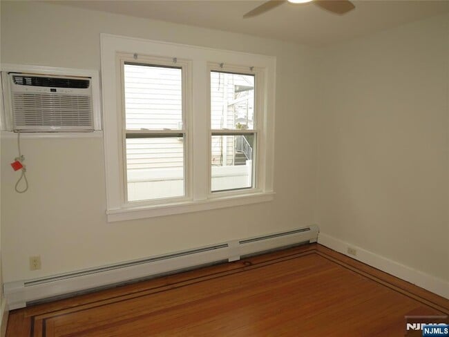 Building Photo - 8 Louis St