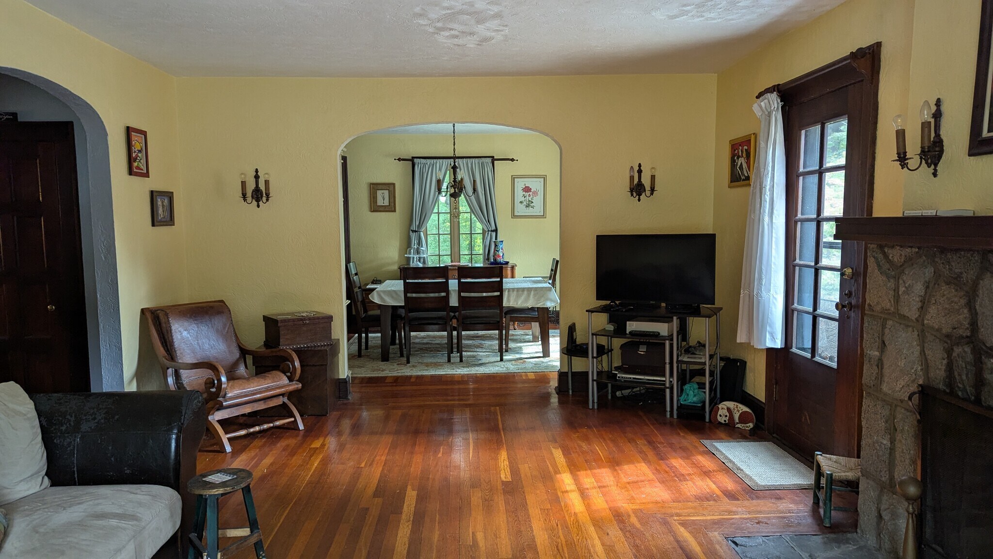 Building Photo - 78 Roe Ave