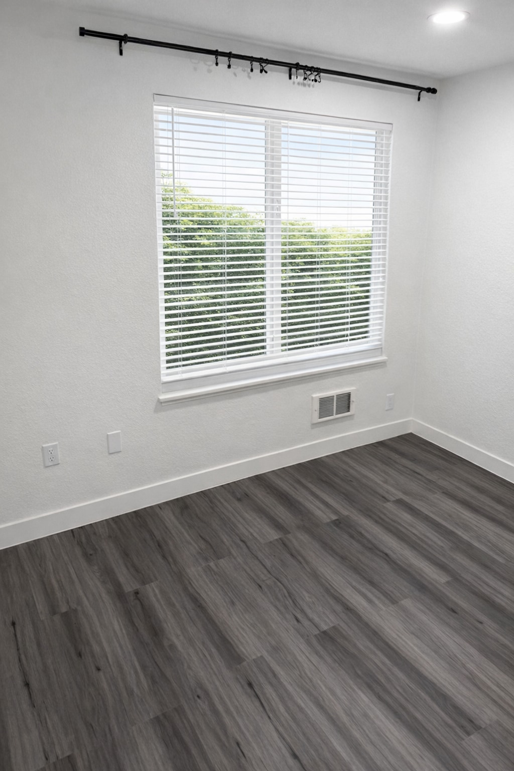 Building Photo - 4300 NE Sunset Blvd