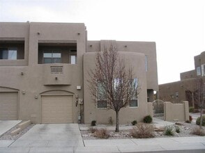 Building Photo - Desert Ridge 2/BD 2.5/BA 1/CG 1500/sf Townhouse