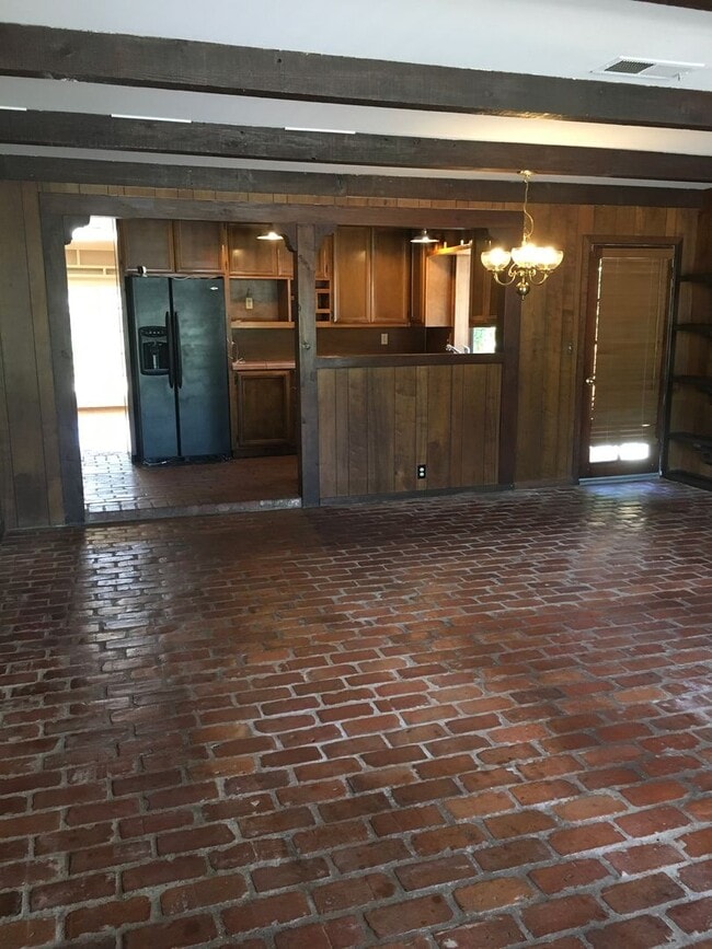 Building Photo - Charming Vintage 3BR/1.5BA Corner Lot Home...