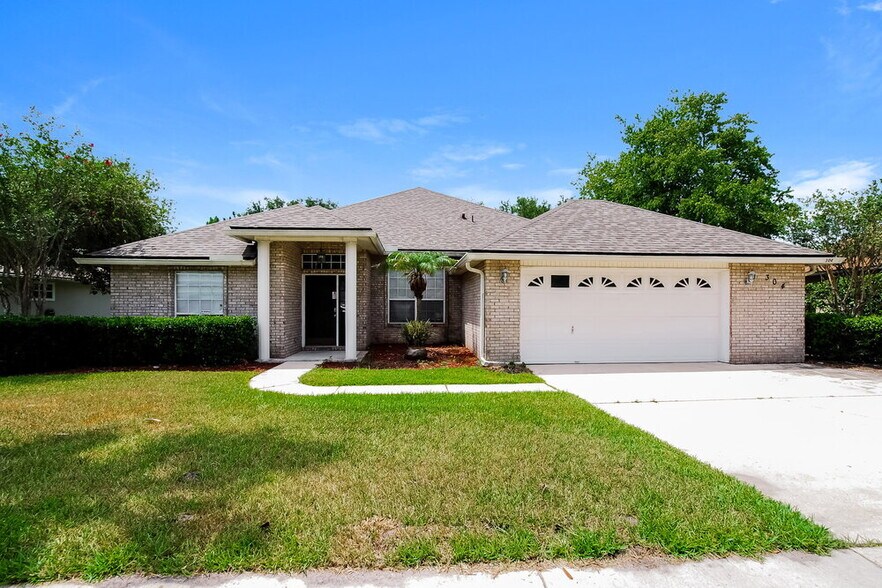Primary Photo - 304 Carolina Jasmine Ln