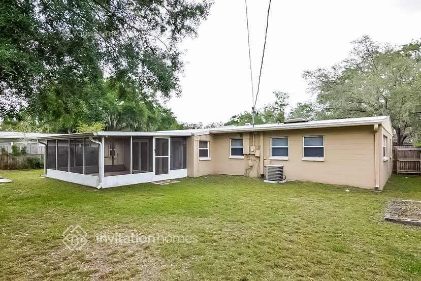 Building Photo - 813 E River Dr