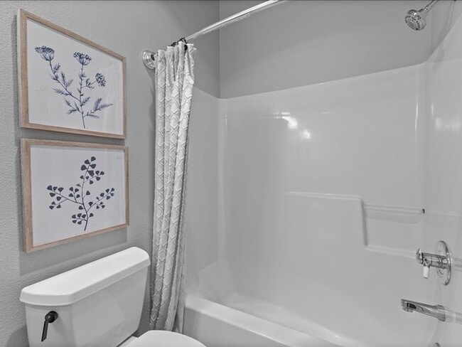 Building Photo - Newly Renovated Beaverton Home with Natura...