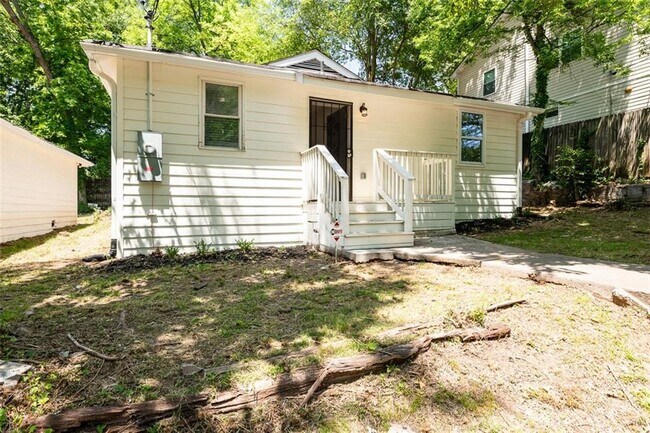Building Photo - 452 Paines Ave NW