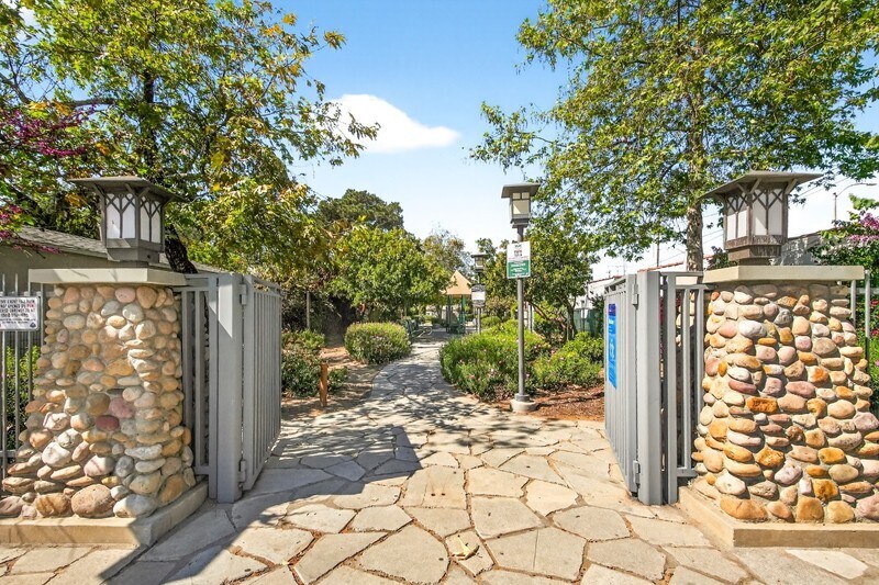 Building Photo - 854 Orange Ave