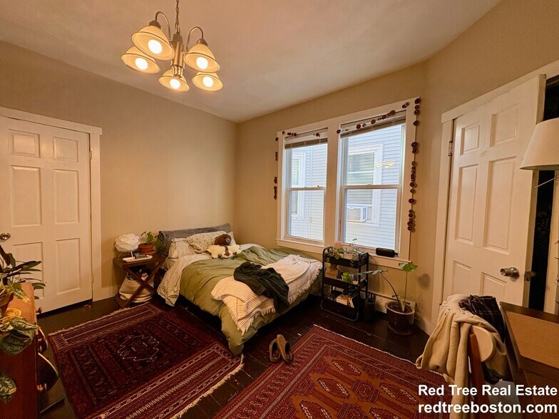 Building Photo - 72 Hillside St