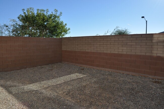 Building Photo - Fabulous 3 bedroom home in gated community!