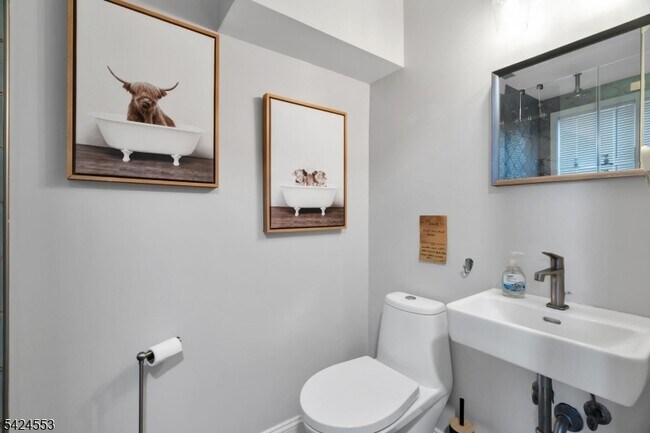 Building Photo - 363 Lakeside Blvd