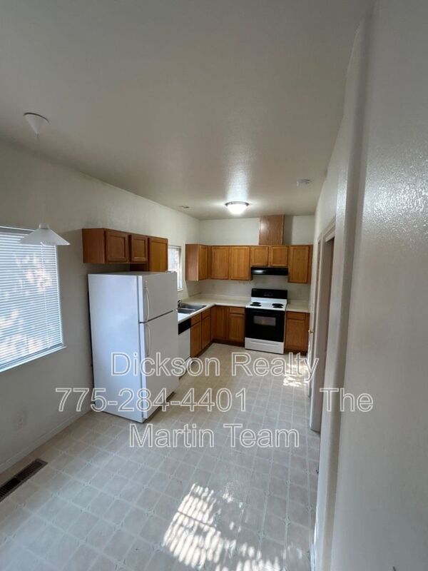 Building Photo - 711 19th St