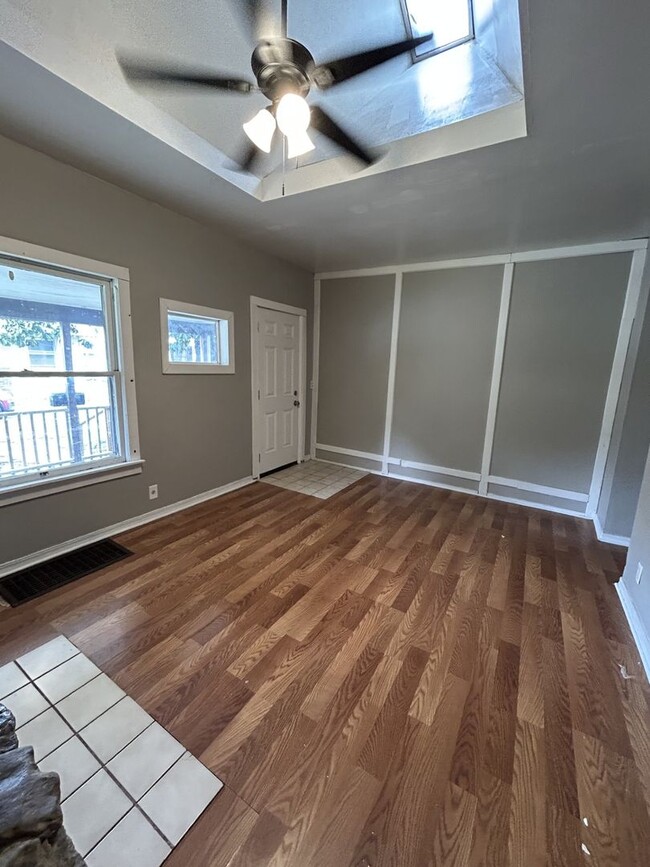 Building Photo - Completely Remodeled 3 BR / 1 BA Single Family Home w/Huge Back Yard