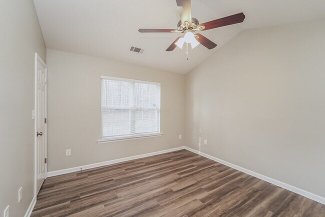 Building Photo - 4621 Bomar Dr