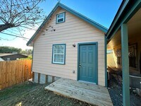 Building Photo - Highview Dr (MN)