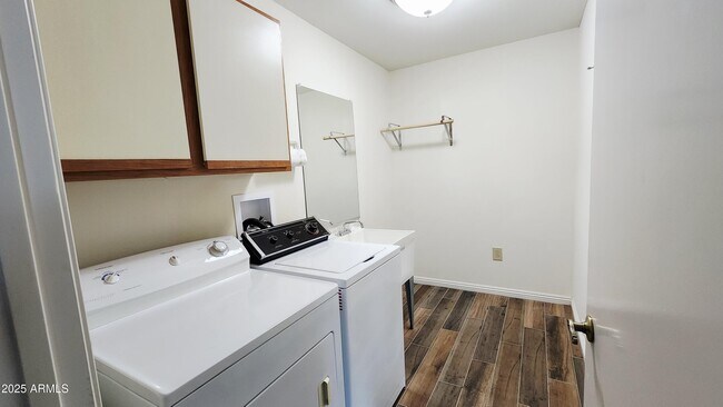 Building Photo - 14227 W Yosemite Dr