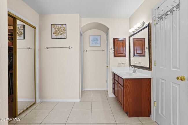 Building Photo - 1091 Los Moros Dr