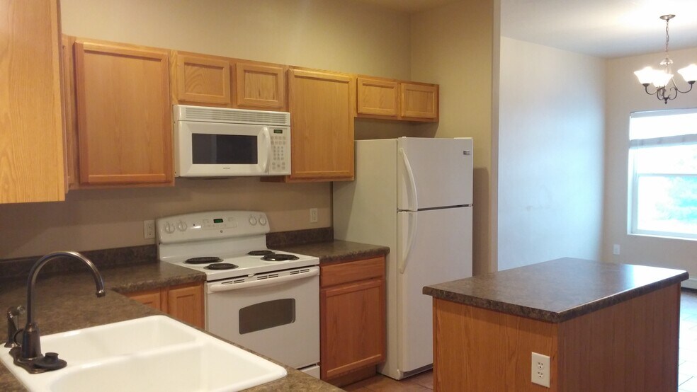 Building Photo - 2928 Paula Ln