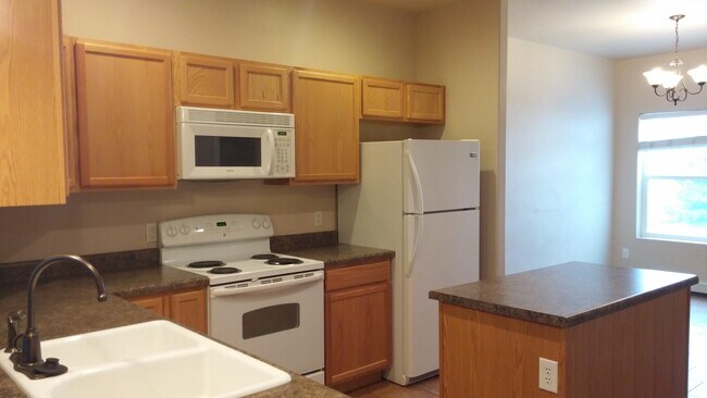 Building Photo - 2928 Paula Ln