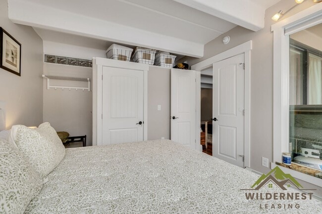 Building Photo - Amazing Views at this Fully Furnished Condo at the Lodge at Lake Dillon