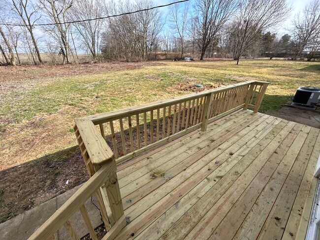 Building Photo - 3 bedroom, 1 bathroom home only minutes away from the Ford plant in Glendale!