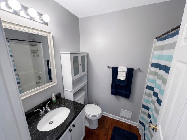 Building Photo - 112 Stull Ct